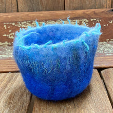 Load image into Gallery viewer, Hand dyed 100 % wool beads