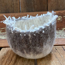 Load image into Gallery viewer, Hand dyed 100 % wool beads