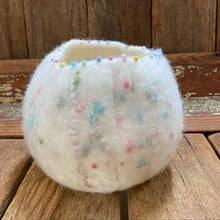 Load image into Gallery viewer, Hand dyed 100 % wool beads