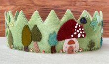 Load image into Gallery viewer, New felt crowns