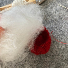 Load image into Gallery viewer, Toadstool wet/dry felting kit