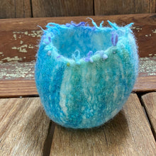 Load image into Gallery viewer, Hand dyed 100 % wool beads