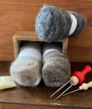 Load image into Gallery viewer, 100% wool mini felt batts (wool roving) single colours