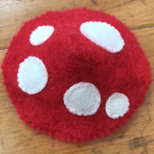 Load image into Gallery viewer, Simple felt house kit-small