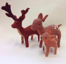 Load image into Gallery viewer, Felt Deer family kit