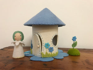 Simple felt house kit