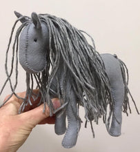 Load image into Gallery viewer, Felt horse or unicorn / pony kits