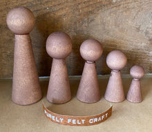 Load image into Gallery viewer, Wooden peg dolls