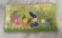 Load image into Gallery viewer, Simple flower stitchery